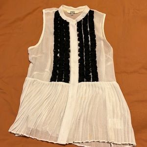 Sleeveless blouse